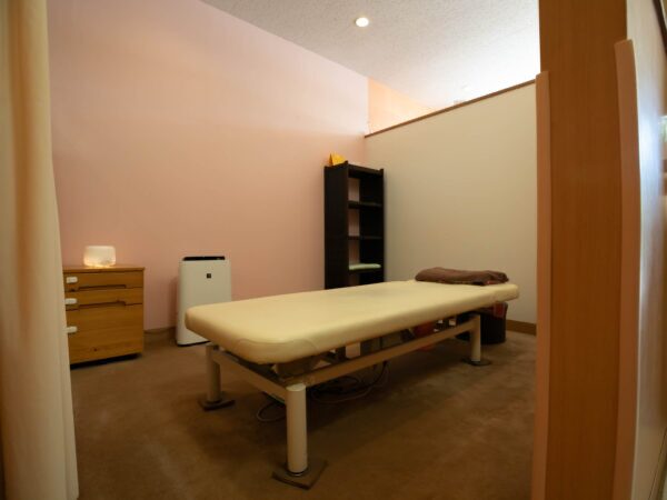 郡山市で18年間<br />
4万人以上の施術実績<br />
<br />
肩こり・首こり・腰痛・顎関節・くいしばり・自律神経の不調、産前産後の不調まで、<br />
幅広く対応しています。